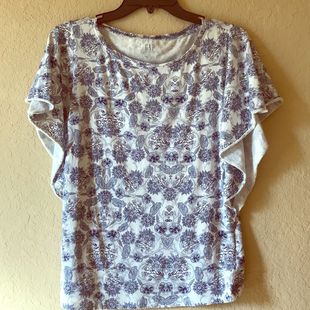 GAP Blue and white summer shirt